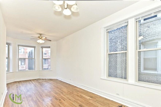 Building Photo - 2613 W Augusta Blvd