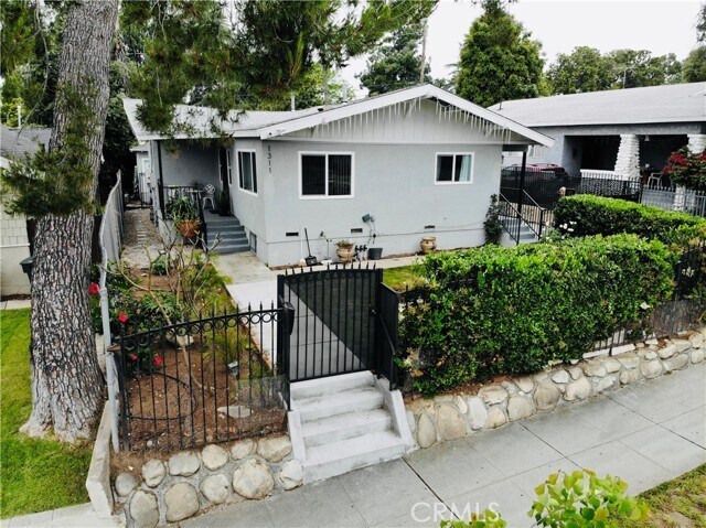 Foto principal - 1311 N Raymond Ave