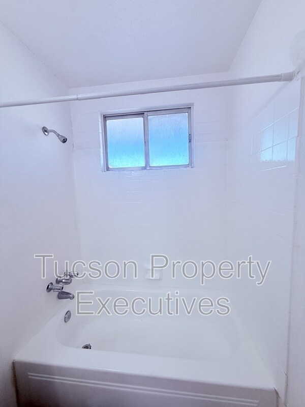 Foto del edificio - 5770 E 10th St