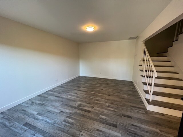 Building Photo - 7300 Lennox Ave