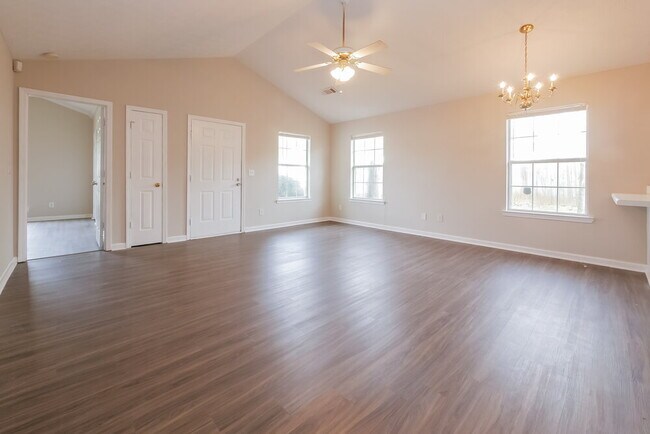 Foto del edificio - 521 Lakecourt Dr