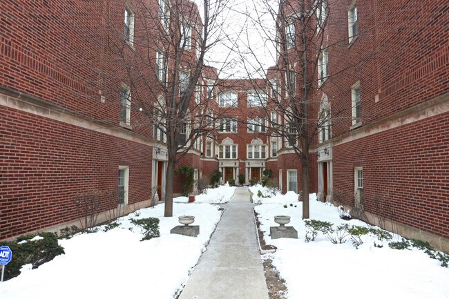 Foto del edificio - 6129-6143 N Hoyne Ave