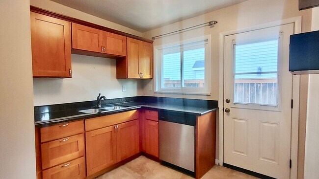 Building Photo - Charming 2 Bed, 1 Bath in Vibrant Sellwood!