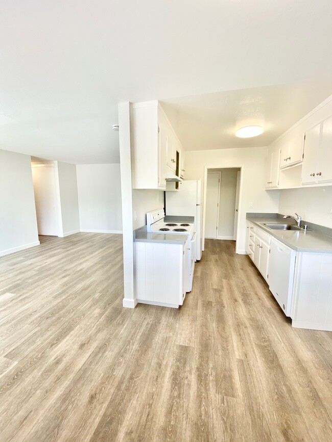 Building Photo - Bradley Apartments