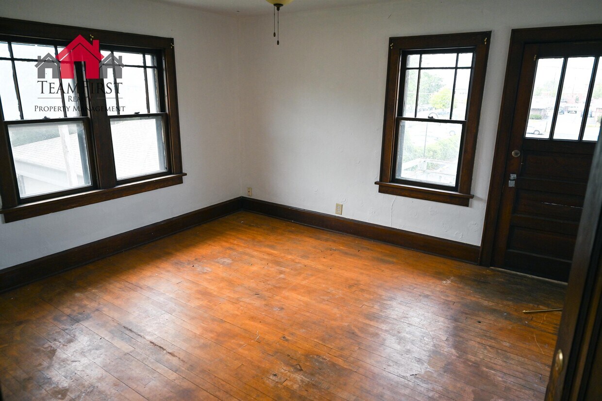 Primary Photo - 332 S Madison St