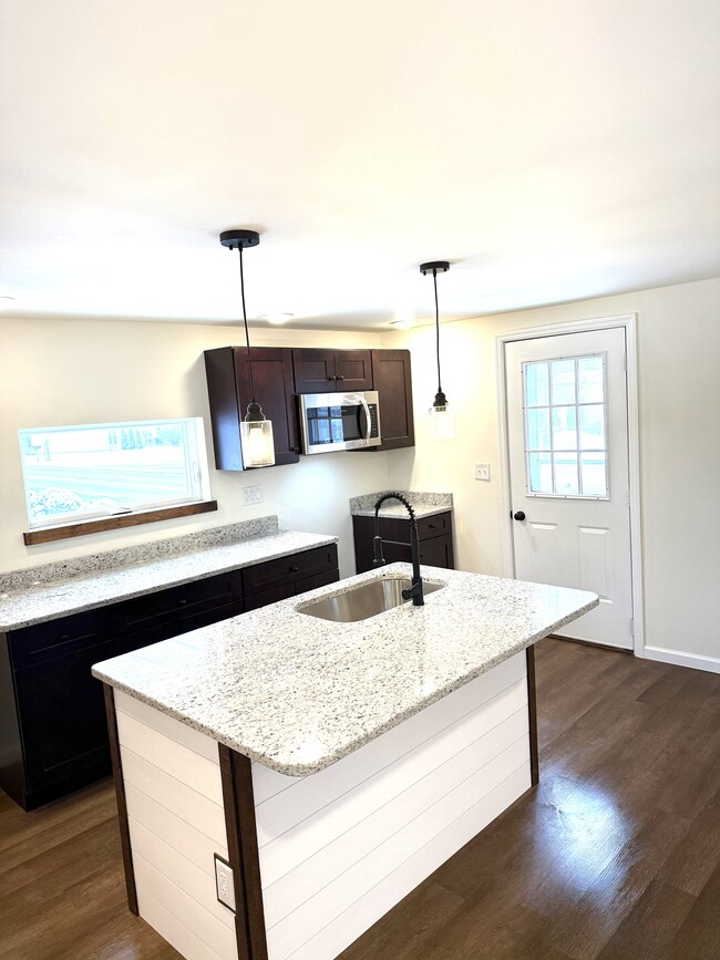 Building Photo - 1235 Bloom Rd