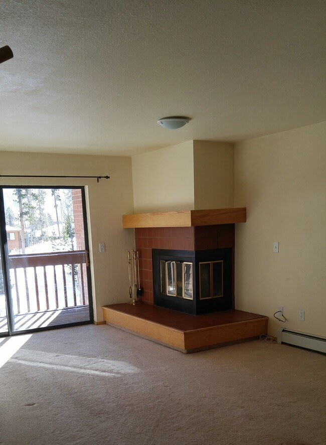 Building Photo - Remodeled Lagoon Townhome - 1 Bedroom + Den/2 Bath w/Clubhouse & Underground Parking