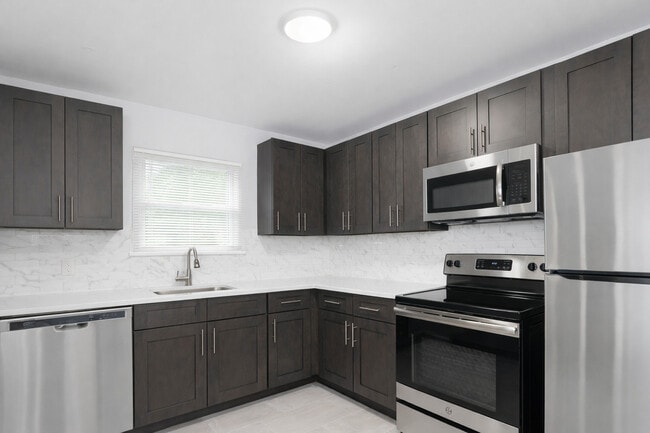 Building Photo - HudsonView Living