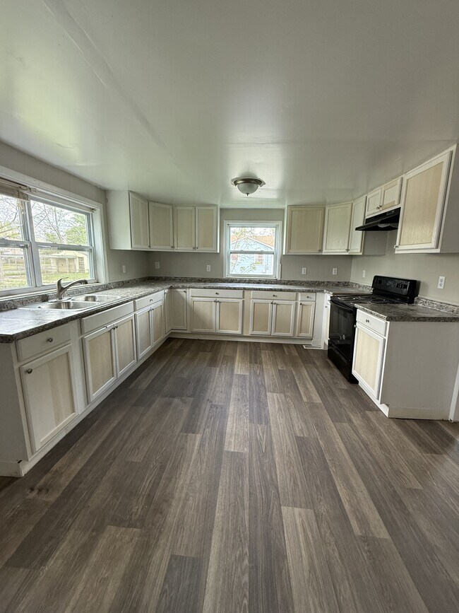 Foto del edificio - 3100 Ave J