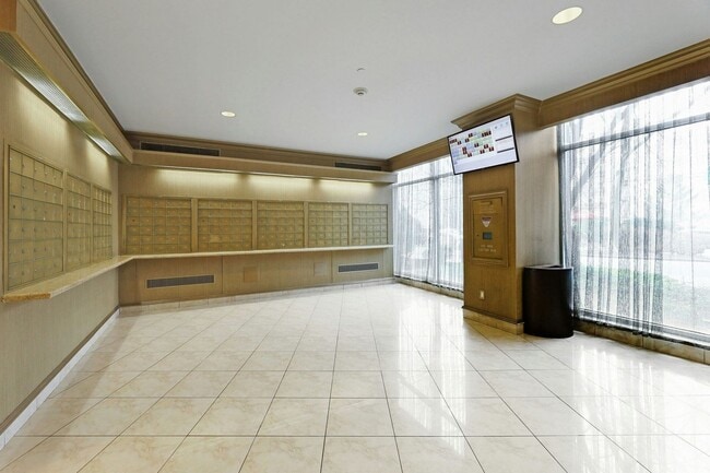 Building Photo - 2200 N Central Rd