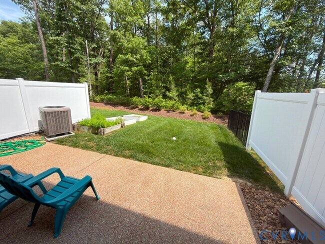 Foto del edificio - 11403 Hayloft Ln