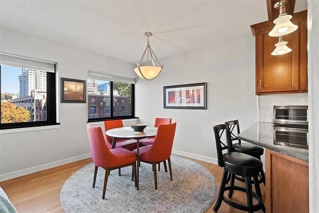 Foto del edificio - 803 W 48th St