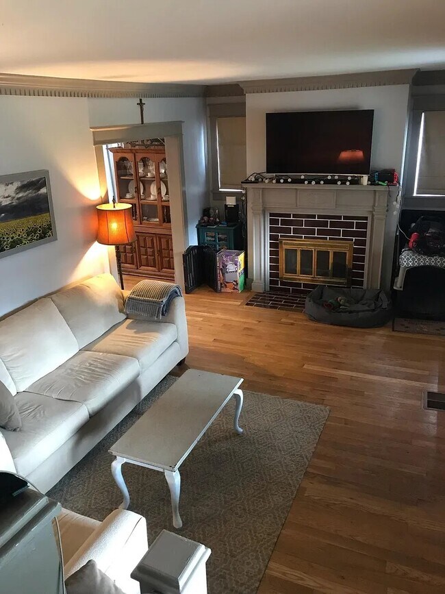 Foto del edificio - 409 Iola Rd