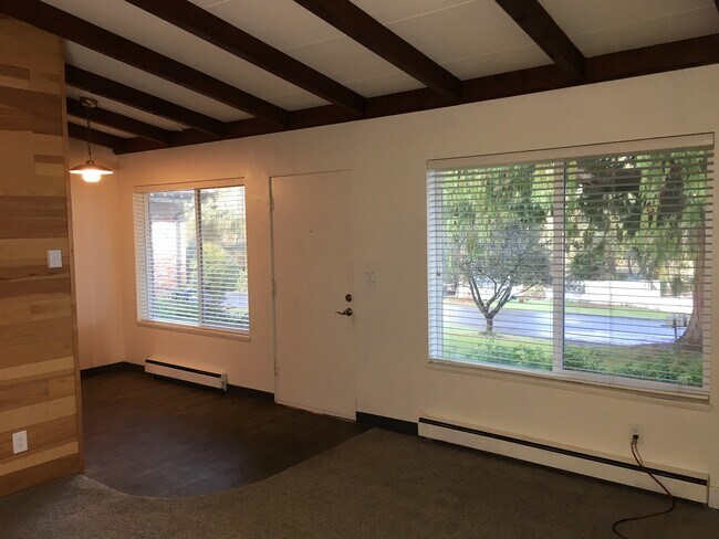 Sala de estar y vista - 3604 Butler Dr