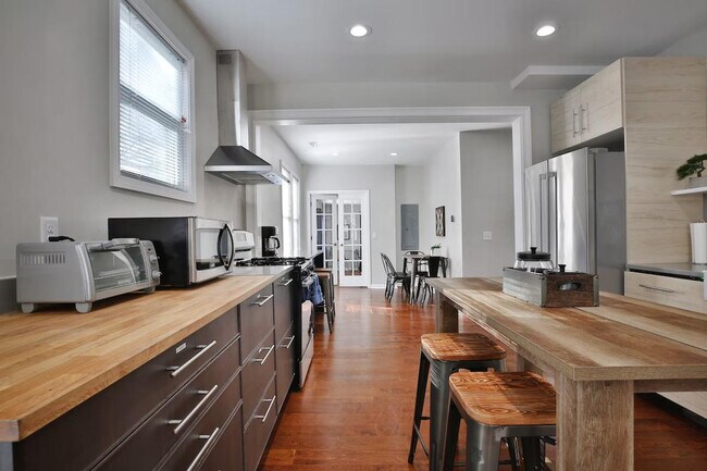 Foto del edificio - 137 E Tompkins St