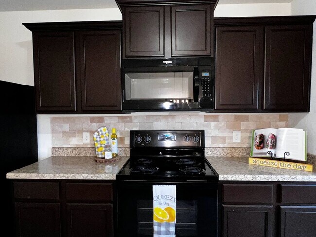 Foto del edificio - Beautiful 3 BR / 2.5 Bath Home for Rent in...