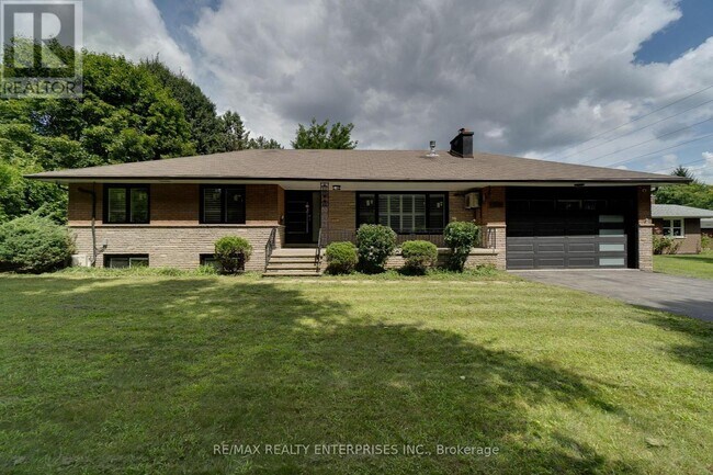 Building Photo - 2037 Lynchmere Ave