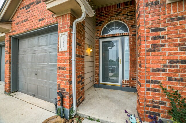 Building Photo - 1322 Arrow Stone