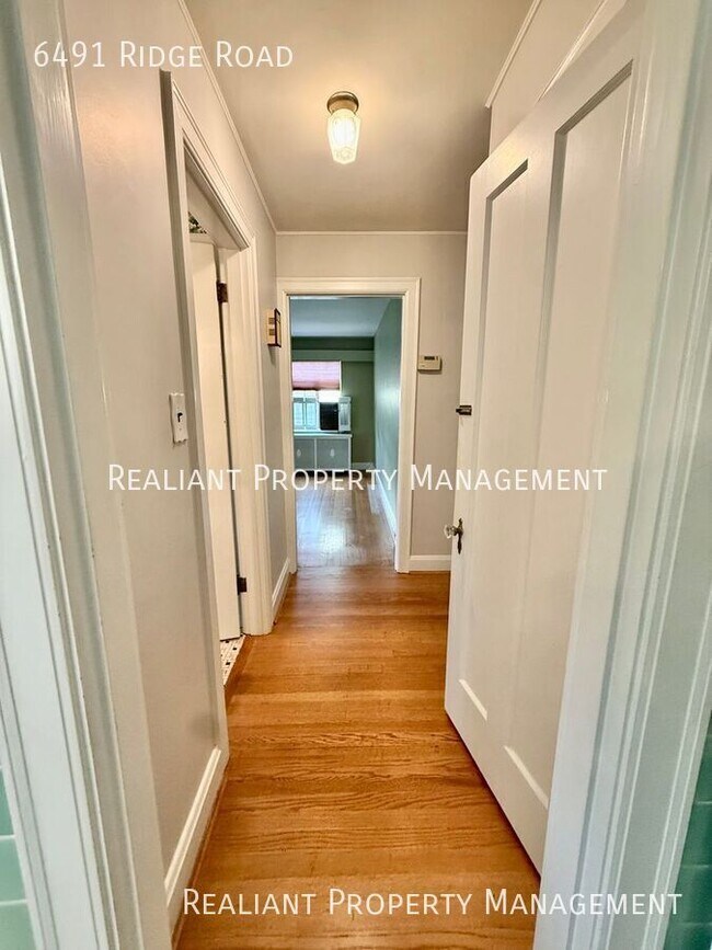 Foto del edificio - 6491 Ridge Ave