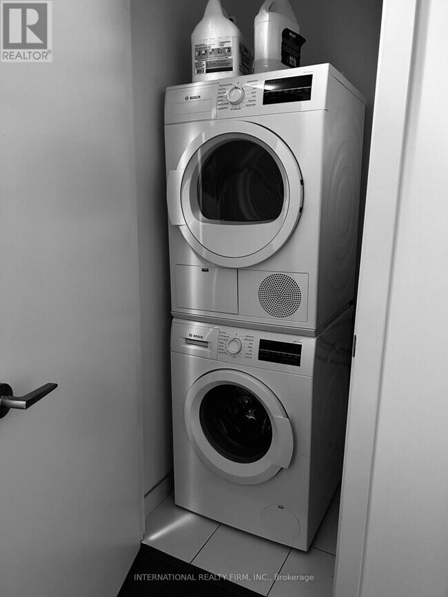 Photo du bâtiment - 297 College St