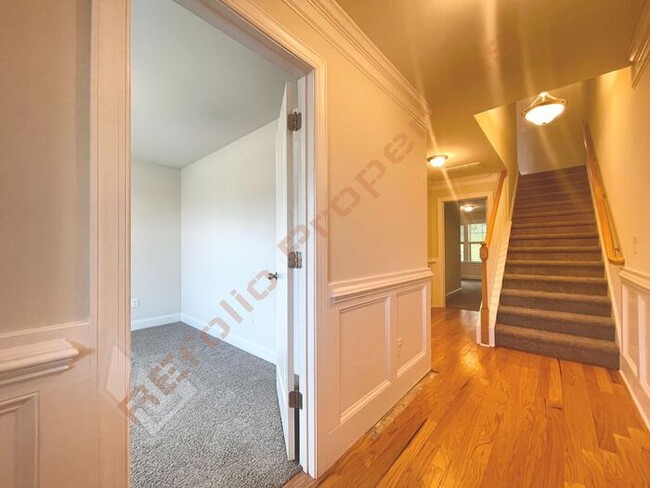 Building Photo - Fresh Paint and New Carpet Flooring! Beaut...