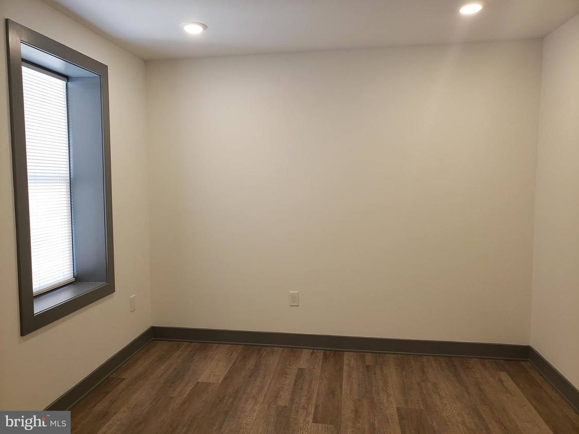 Foto principal - 4840 Umbria St