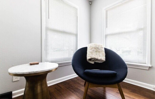 Foto del edificio - 306 N Rosemont Ave