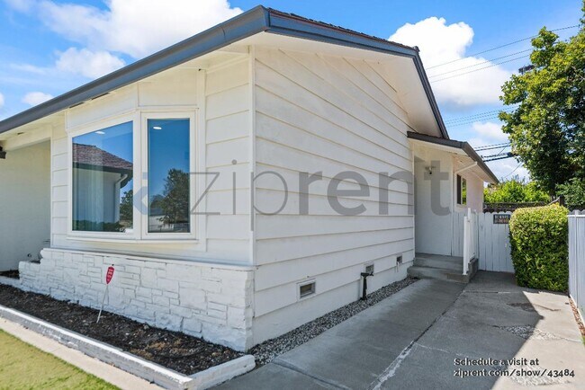 Building Photo - 686 Pomeroy Ave