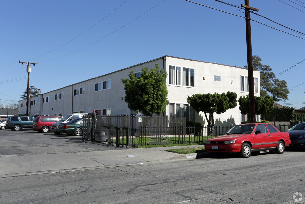 Building Photo - 8351-8357 Gardendale St