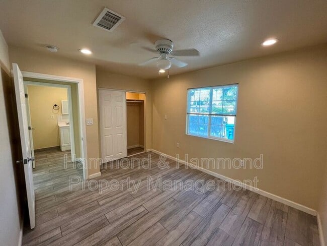 Building Photo - 12110 Bromont Ave