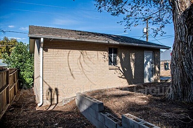 Building Photo - 3517 S Marion St