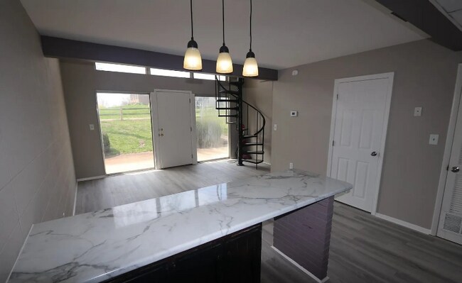 Foto del edificio - 765 Lonedell Rd