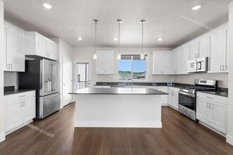 Building Photo - 16675 SW Jean Louise Rd