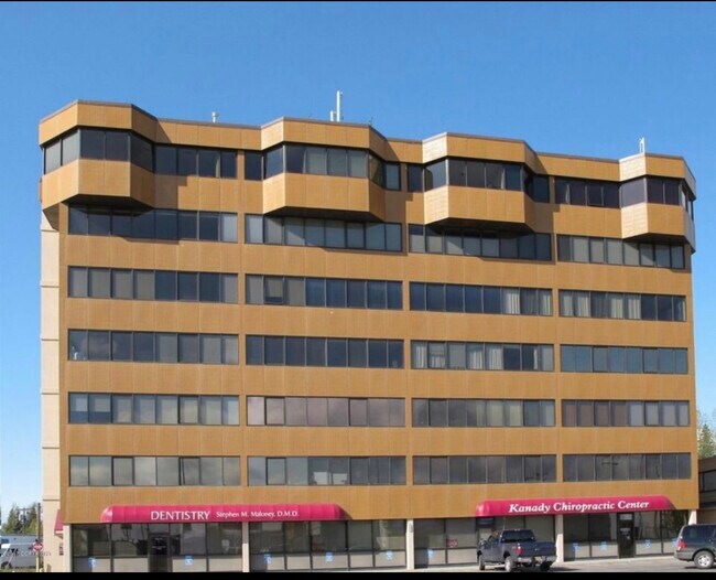 Foto del edificio - 1113 W Fireweed Ln