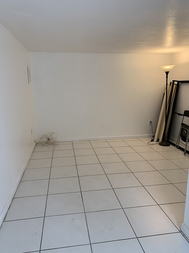 Building Photo - 1229 SE 2nd St