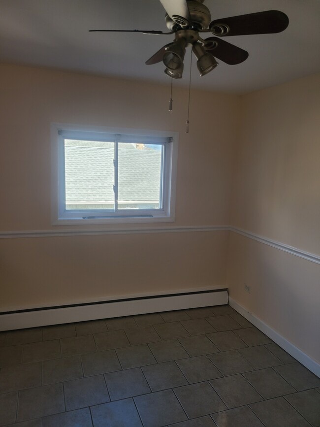 Dining area - 3266 Griswold Ave