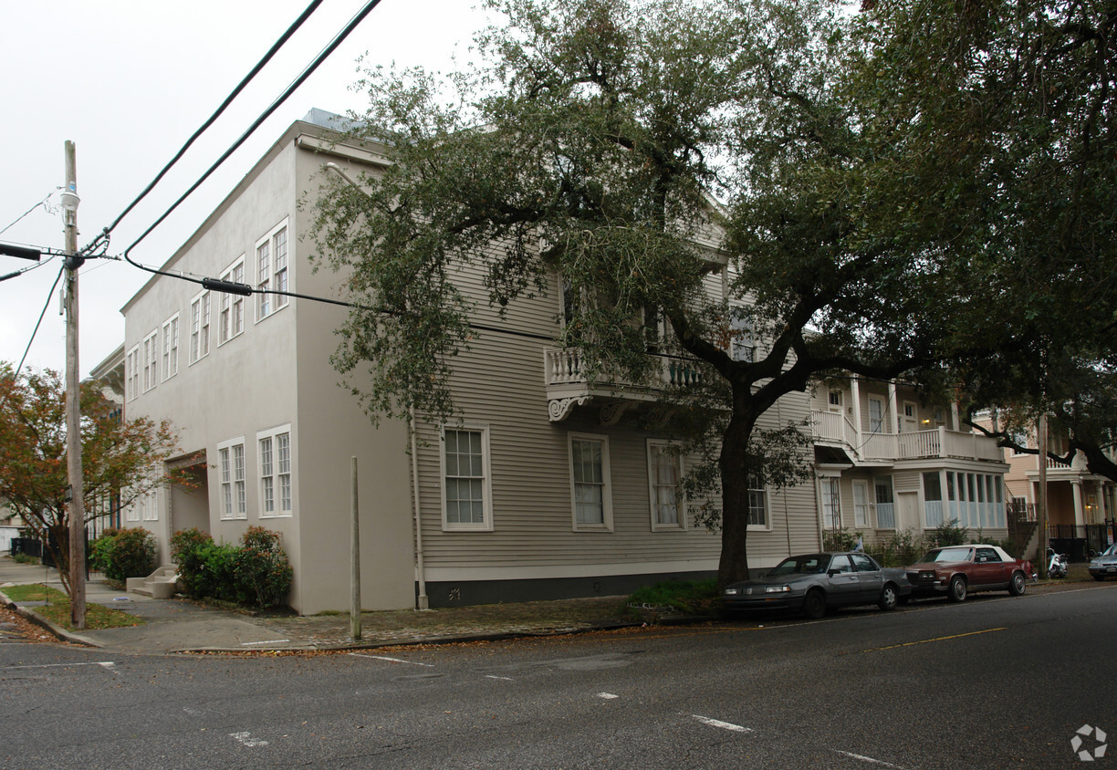 Building Photo - 1900 Prytania St