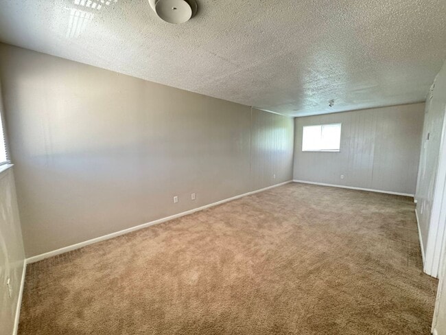 Building Photo - 302 Wolf St