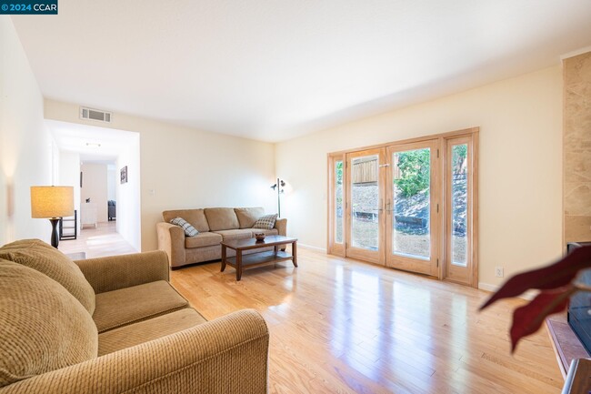Building Photo - 1421 Novato Ct
