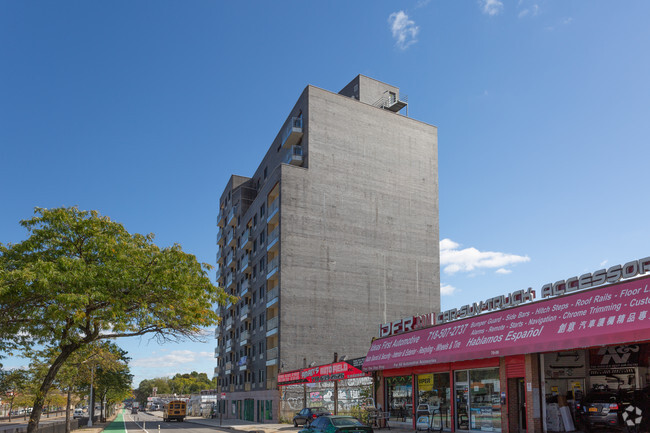 Foto del edificio - 70-32 Queens Blvd