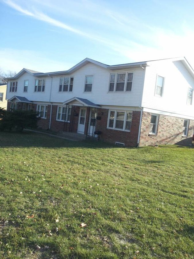 907 Hillside Drive - 907 Hillside Dr