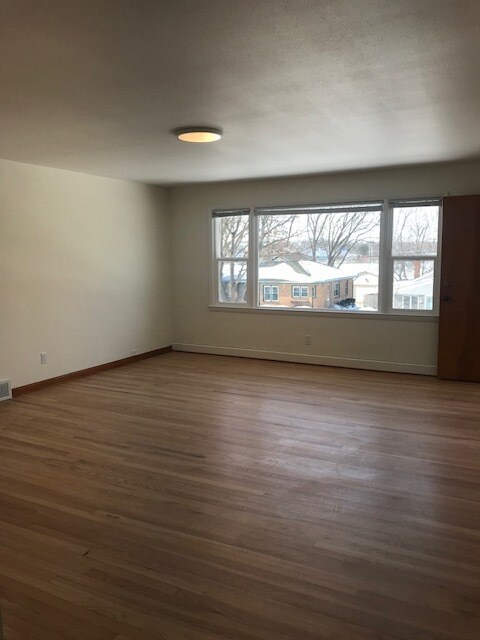 Foto del edificio - 2421 Hoard St