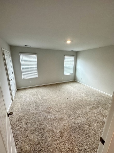 Building Photo - 600 Clifford Heights