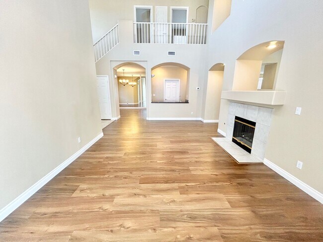 Foto del edificio - BEAUTIFUL 2 STORY HOUSE IN GATED SEVEN HIL...