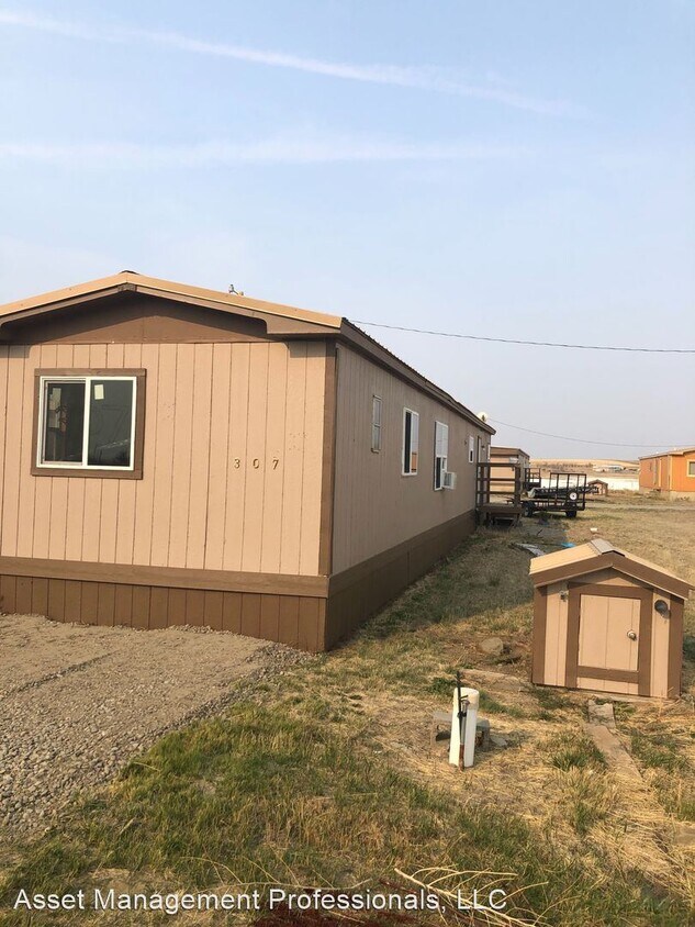3 br, 1.5 bath House 307 J waldo way House Rental in Acton, MT