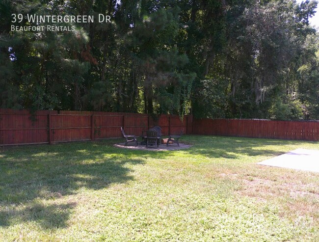 Foto del edificio - 39 Wintergreen Dr