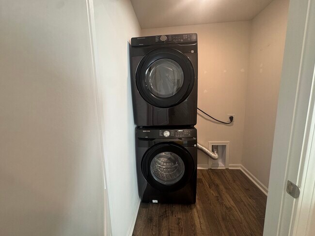 Foto del edificio - 84 Malcolm Ct