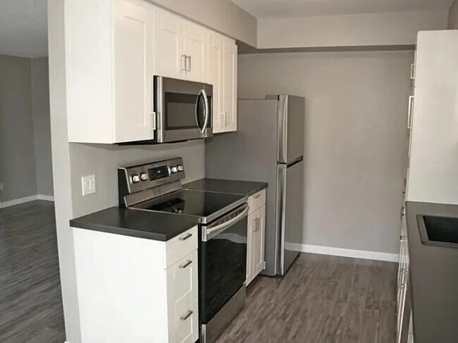 Foto del edificio - 114 N Eucalyptus Ave