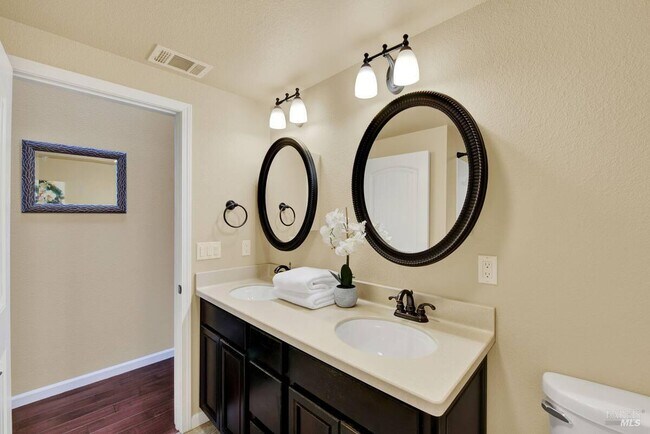 Foto del edificio - 528 Main St