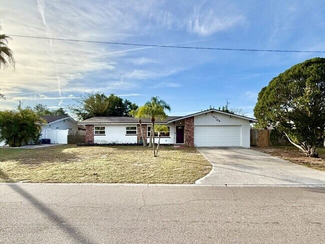 Foto del edificio - 13788 Montego Dr